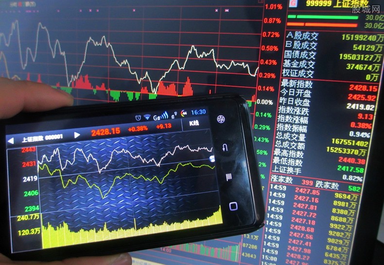  云业务增长32%！谷歌(GOOGL.US)计划850亿美元AI基础设施投资 预告2026年支出将进一步增加